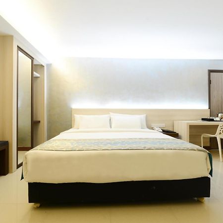Samudra Hotel Кучинг Экстерьер фото